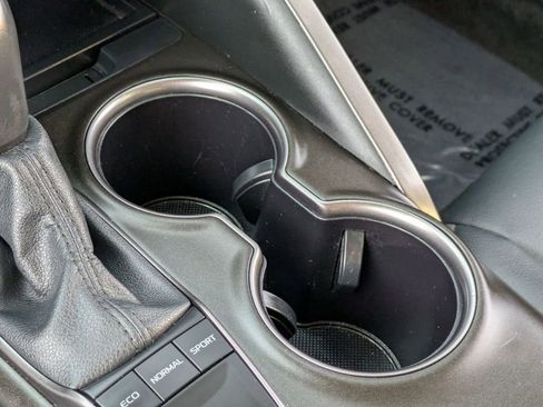 Used 2024 Toyota Camry SE image 18