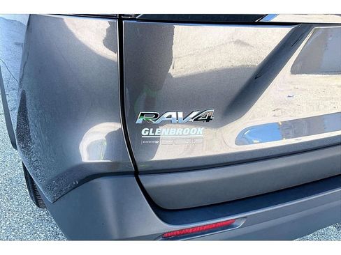 Used 2025 Toyota RAV4 XLE FWD image 38