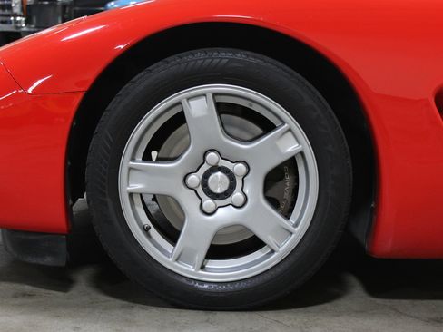 Used 1998 Chevrolet Corvette Coupe w/ Roof Pkg RWD image 6