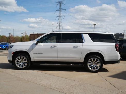 Used 2023 Chevrolet Suburban Premier w/ Advanced Technology Package AWD/4WD image 4