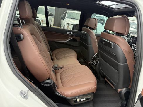 Used 2024 BMW X7 xDrive40i w/ M Sport Package AWD/4WD image 17