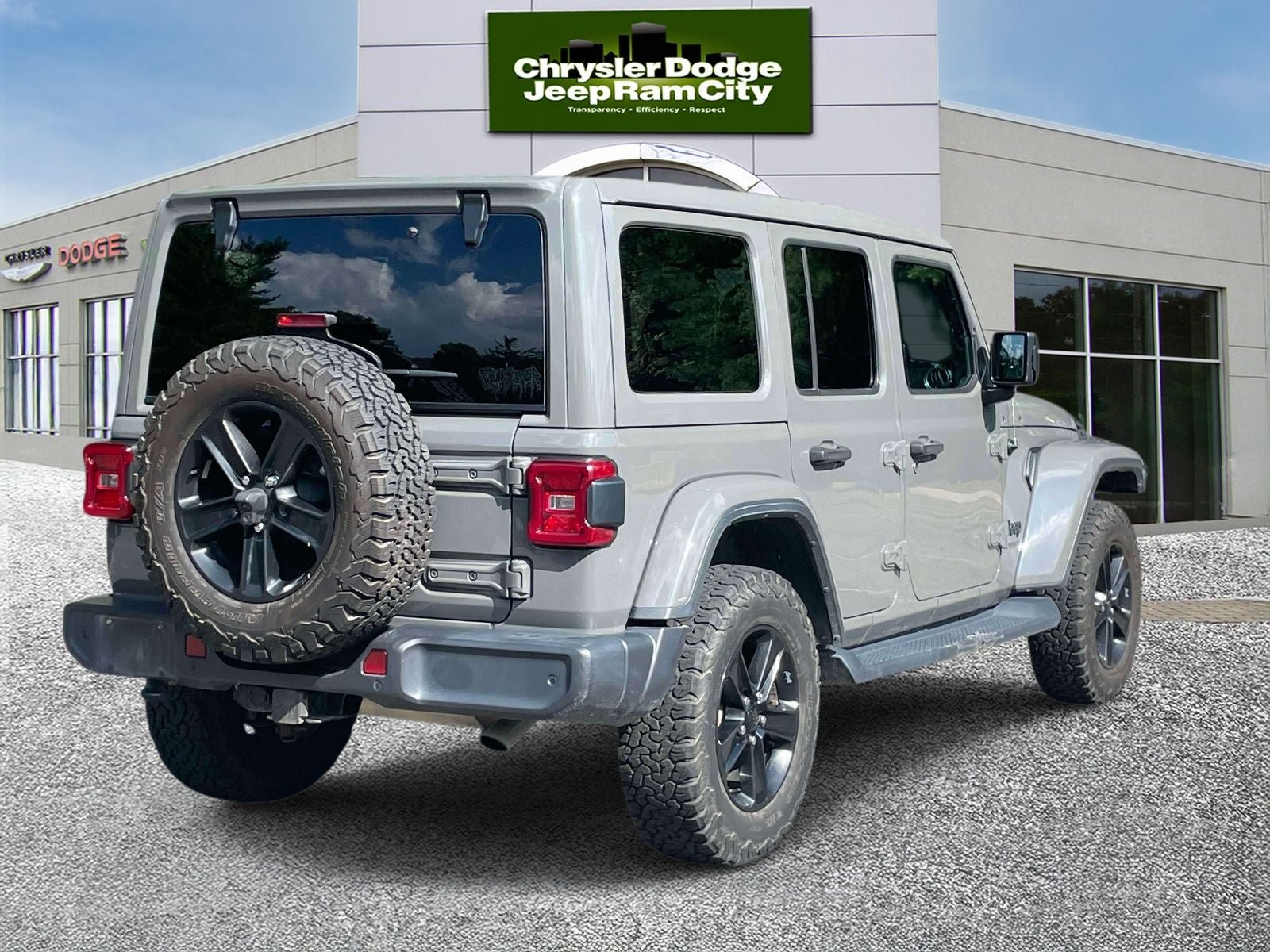 Used 2020 Jeep Wrangler Unlimited Sahara AWD/4WD image 6