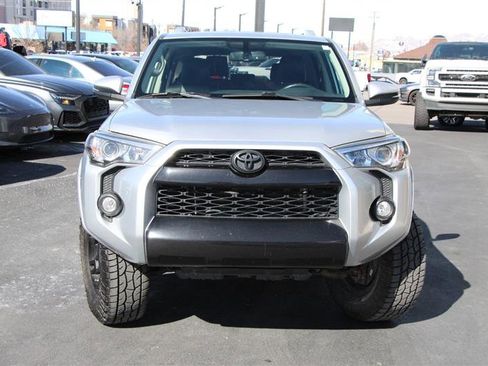 Used 2018 Toyota 4Runner SR5 Premium image 2