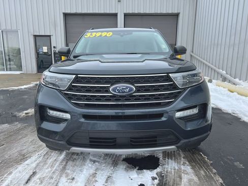 Used 2023 Ford Explorer XLT w/ Equipment Group 202A image 4