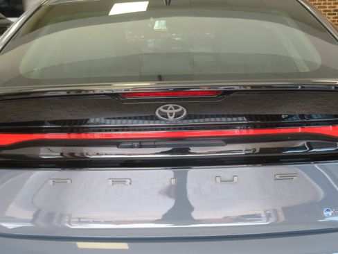 Used 2025 Toyota Prius LE image 57