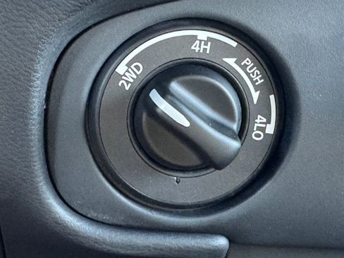 Used 2024 Nissan Frontier PRO-4X w/ Off-Road Protection Package image 15