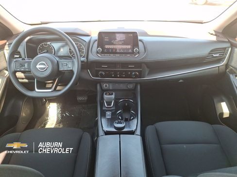 Used 2023 Nissan Rogue S AWD/4WD image 7