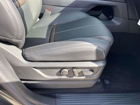 New 2026 Nissan Armada SL w/ Captain's Chari Seat Package image 17