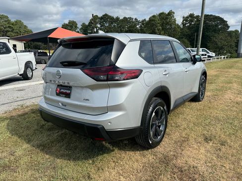 Used 2025 Nissan Rogue SV AWD/4WD image 3