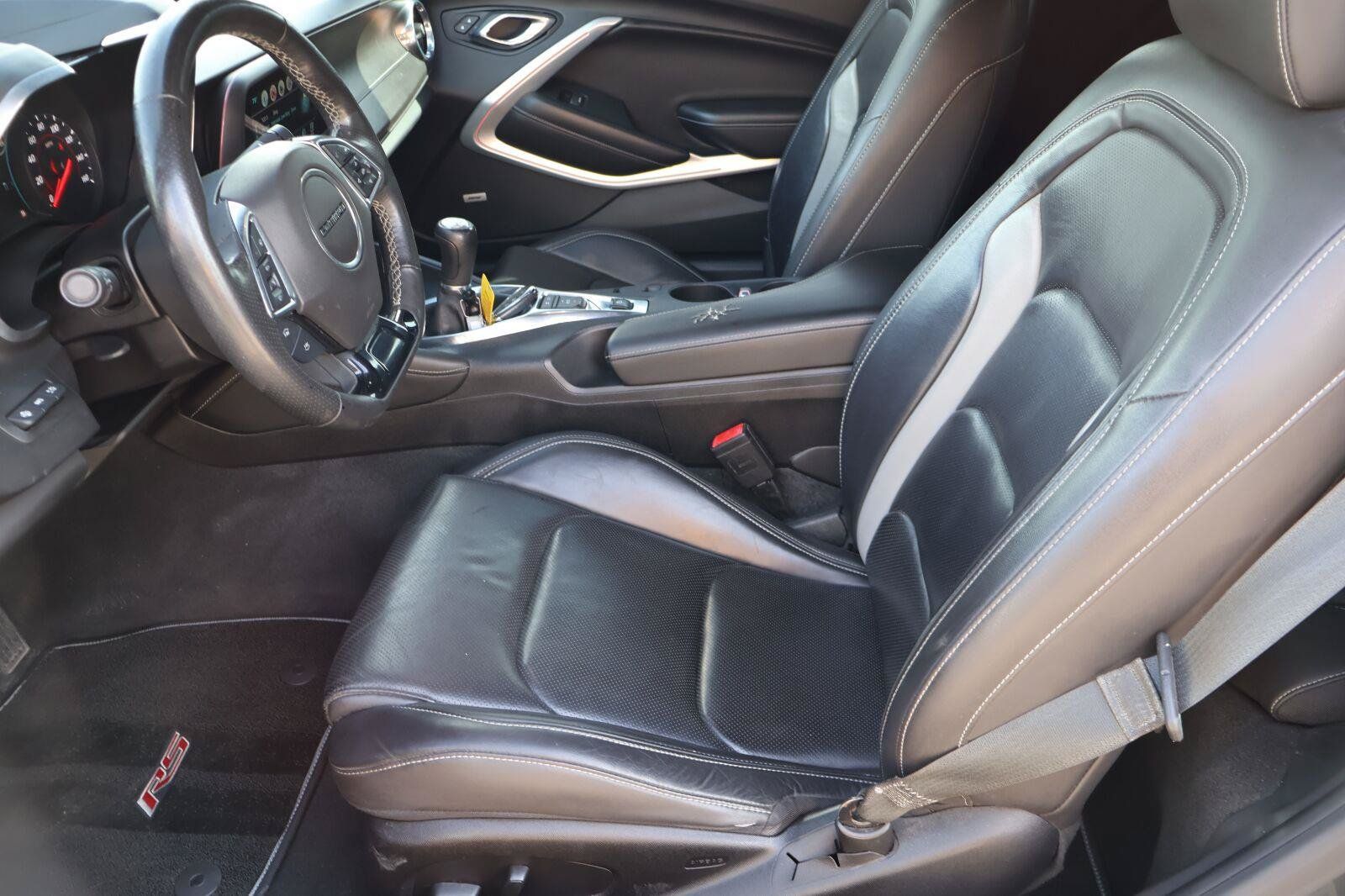 Used 2018 Chevrolet Camaro LT RWD image 10