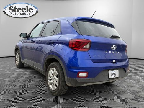 Used 2025 Hyundai Venue SE FWD image 3