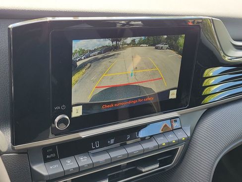 New 2026 Toyota Camry Hybrid FWD image 15