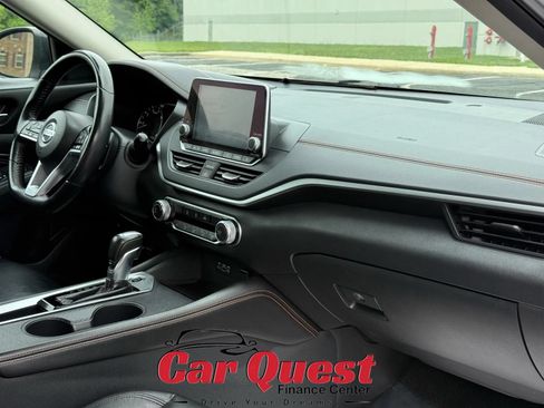 Used 2019 Nissan Altima 2.5 SR FWD image 17