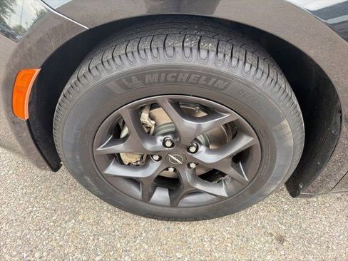 Used 2019 Chrysler Pacifica Touring-L Plus w/ Advanced Safetytec Group FWD image 10