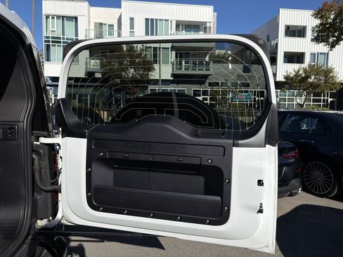 Used 2024 Land Rover Defender 130 X-Dynamic SE image 7