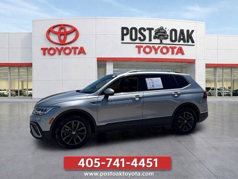 Used 2023 Volkswagen Tiguan SE w/ Panoramic Sunroof Package FWD image 6