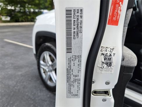 Used 2024 Jeep Compass Latitude image 16