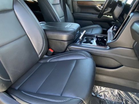 Used 2025 GMC Yukon XL Denali image 15