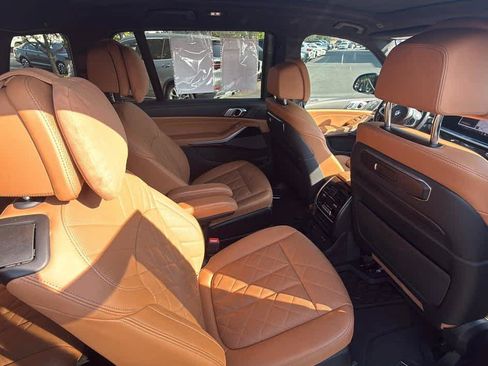 Used 2024 BMW X7 xDrive40i w/ M Sport Package AWD/4WD image 2