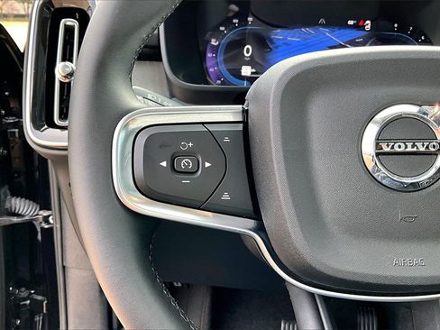 Used 2024 Volvo XC40 B5 Ultimate w/ Protection Package Premier image 10