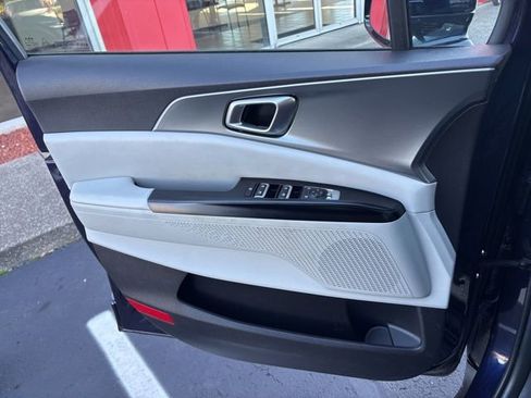 Certified 2023 Kia Carnival LX image 25