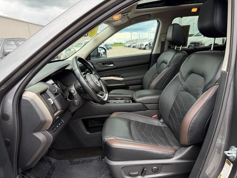 Used 2023 Nissan Pathfinder Platinum AWD/4WD image 5