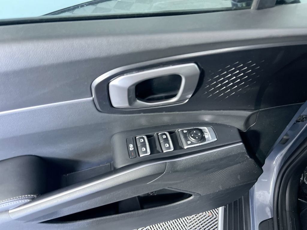 Used 2023 Kia Sorento S FWD image 14