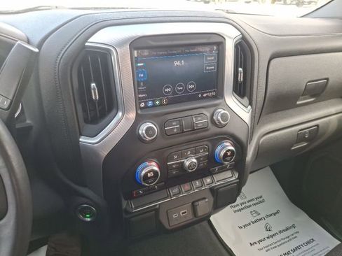 Used 2022 GMC Sierra 1500 SLE image 17
