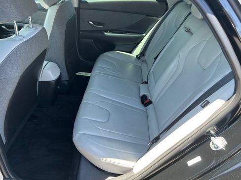 Used 2025 Hyundai Elantra Limited FWD image 18