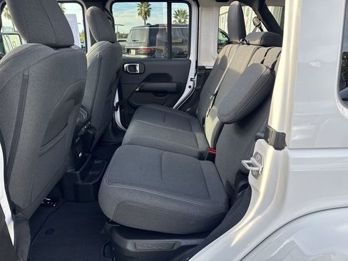 Certified 2025 Jeep Wrangler Unlimited Sahara w/ Safety Group image 17