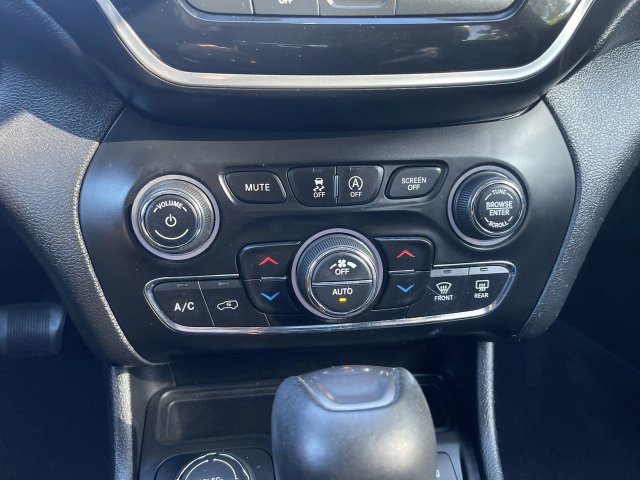Used 2019 Jeep Cherokee Limited AWD/4WD image 18