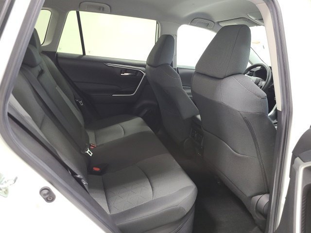 Certified 2022 Toyota RAV4 XLE w/ Carpet Mat Package (TMS) AWD/4WD image 13