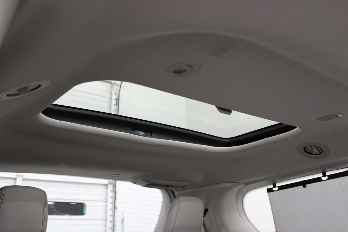 Used 2020 Chrysler Pacifica Limited FWD image 17