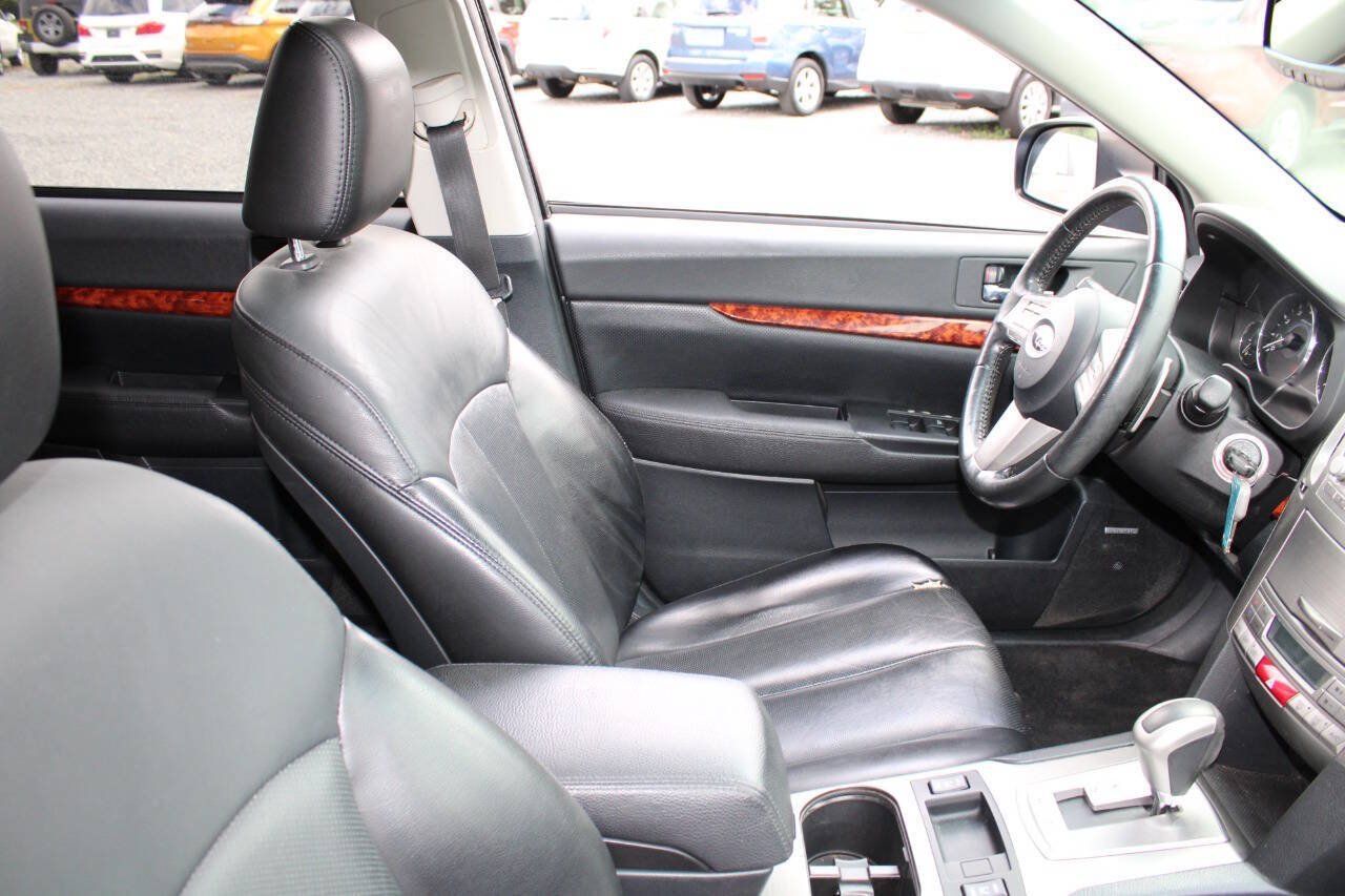 Used 2010 Subaru Outback 2.5i Limited AWD/4WD image 11