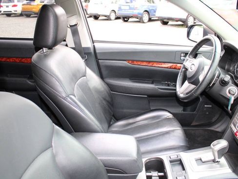 Used 2010 Subaru Outback 2.5i Limited AWD/4WD image 11