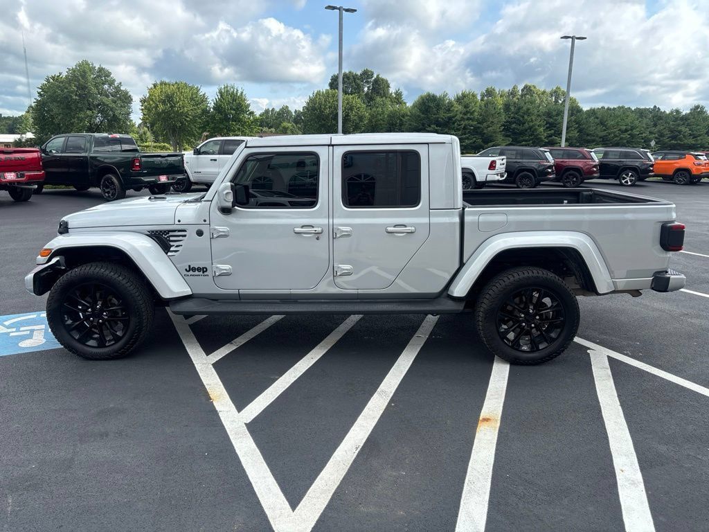 Used 2022 Jeep Gladiator Overland AWD/4WD image 6