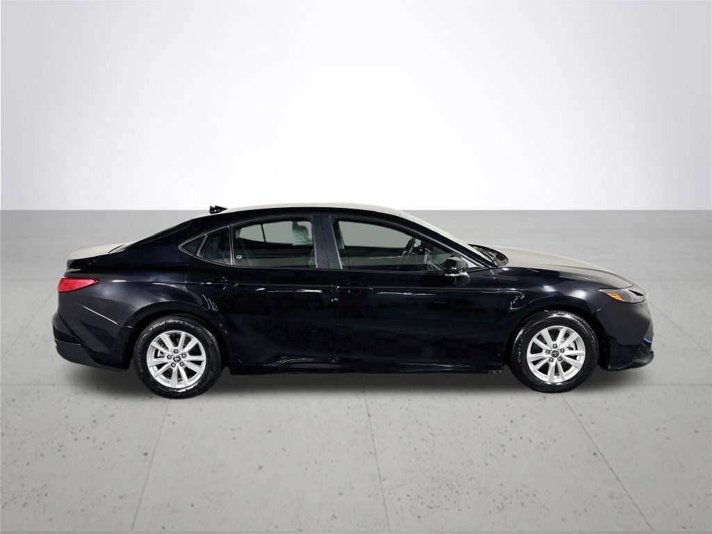Used 2025 Toyota Camry LE FWD image 5