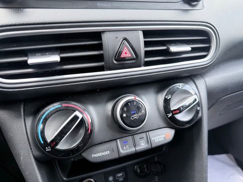 Used 2018 Hyundai Kona SEL w/ SEL Tech Package 02 image 21