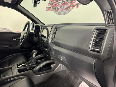 Used 2022 Nissan Frontier PRO-4X w/ Pro-4X Premium Package AWD/4WD image 12