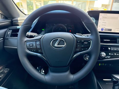 Used 2023 Lexus ES 300h w/ Premium Package FWD image 14