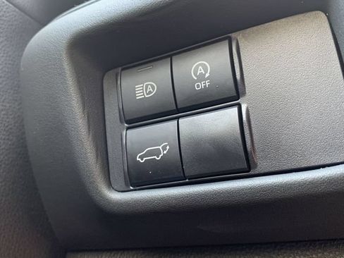 Used 2025 Toyota Highlander XLE FWD image 25