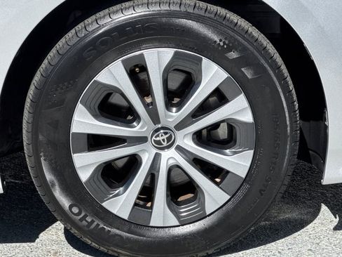 Used 2022 Toyota Prius Prime XLE FWD image 25