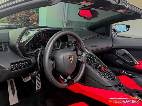 Used 2018 Lamborghini Aventador S image 14