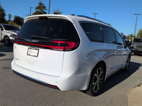 New 2026 Chrysler Pacifica Pinnacle image 4