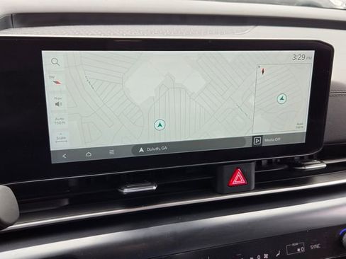 Used 2025 Kia Carnival FWD image 13
