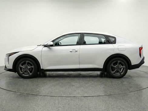 Used 2025 Kia K4 LXS image 5