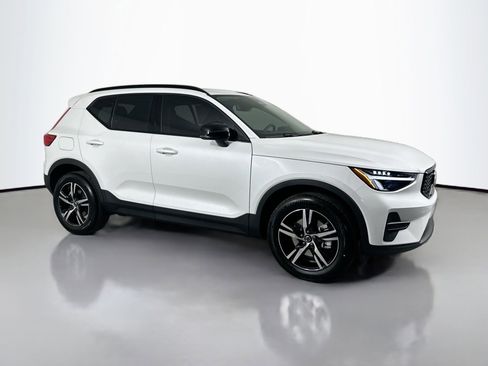 New 2026 Volvo XC40 B4 Core FWD image 3