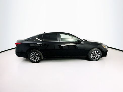 Used 2024 Nissan Altima 2.5 SV w/ SV Premium Package image 10