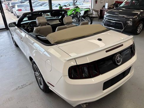 Used 2013 Ford Mustang Premium image 17