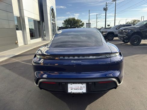 Used 2022 Porsche Taycan image 5